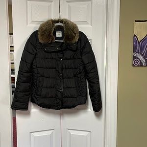 Old Navy Puffer Jacket with faux fur collar. Black, size Medium